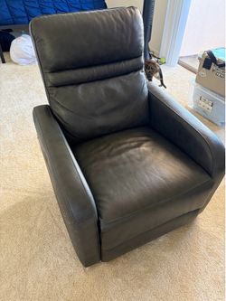 Fully reclinable Automatic Chair