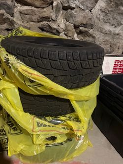 Set of 4 Hankook Studded Snow Tires – 235/65R16C – Excellent Condition