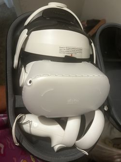 Meta Quest 2 W/ Bobovr Headstrap And Case