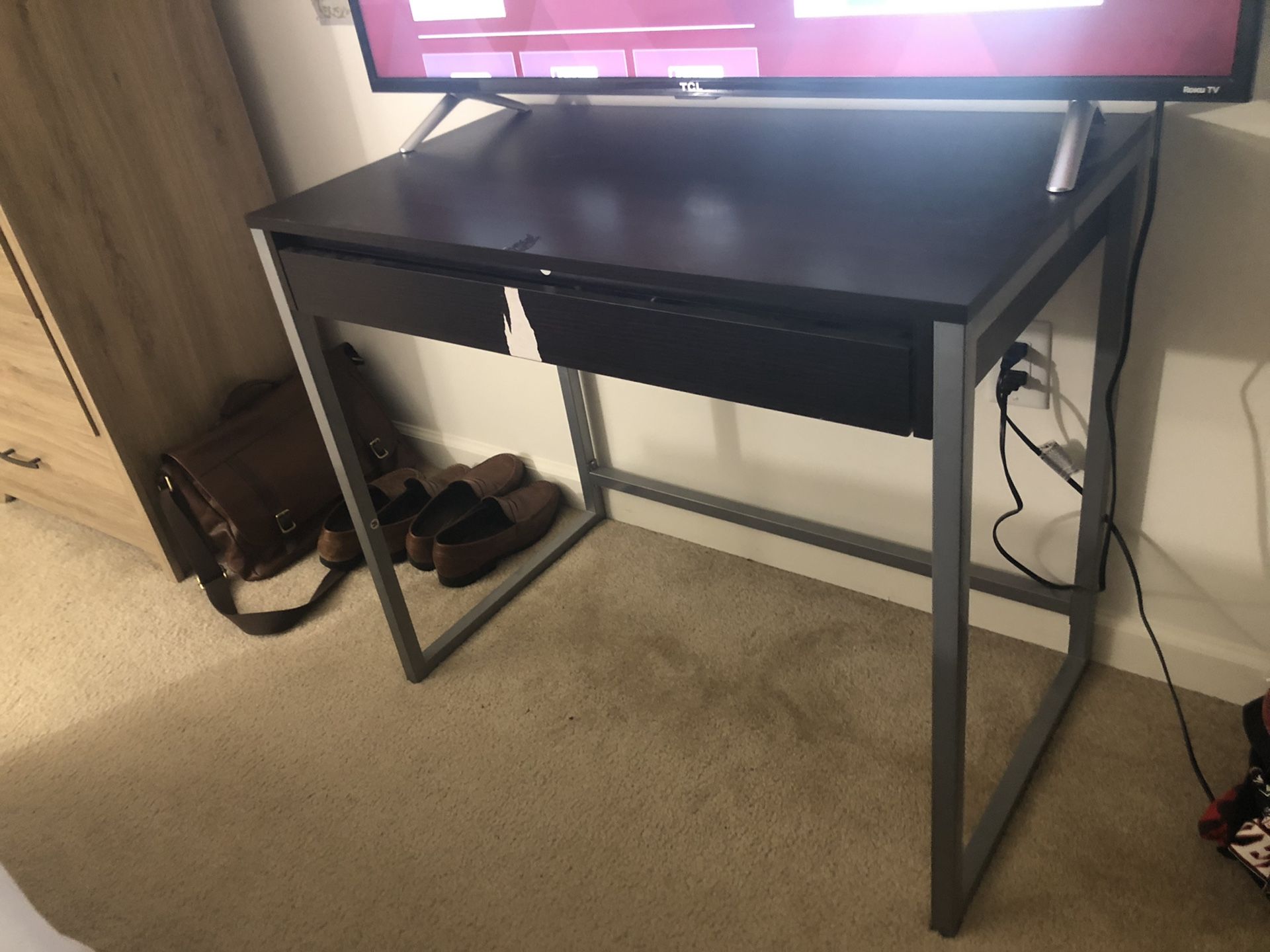 Computer desk