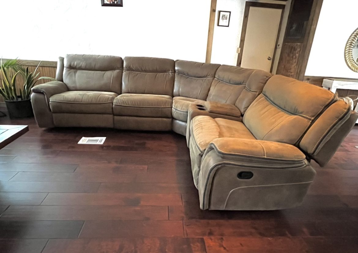 5 Piece Reclining Sectional 