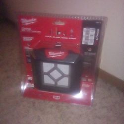 Milwaukee ROVER M12 LED FLOOD FLASHLIGHT/ RED LITHIUM