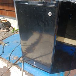Mini Fridge 