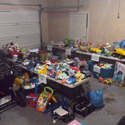 🚨 HUGE Garage Sale This Weekend! 🚨