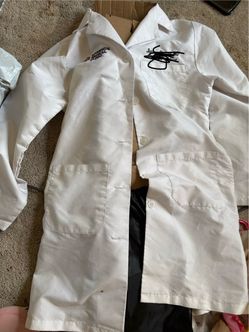 Free lab coat women’s small for costume