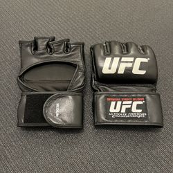 UFC official fight gloves from 2011, size Medium