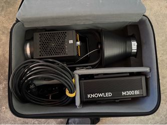 Godox ML300Bi with QR-P90 Softbox