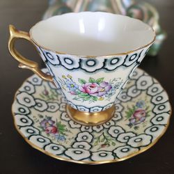 Vintage Cup And Saucer Set In Perfect Condition, PICK UP IN EAST ORLANDO 