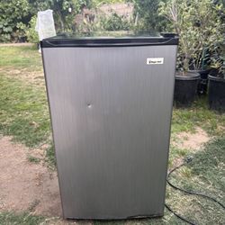 Magic Chef Mini fridge 