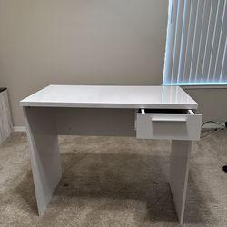 Wayfair Computer Desk with ** FREE  floor lamp