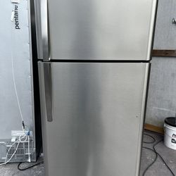 Stainless Steel Top And Bottom Refrigerator DELIVERY AVAILABLE 🚚