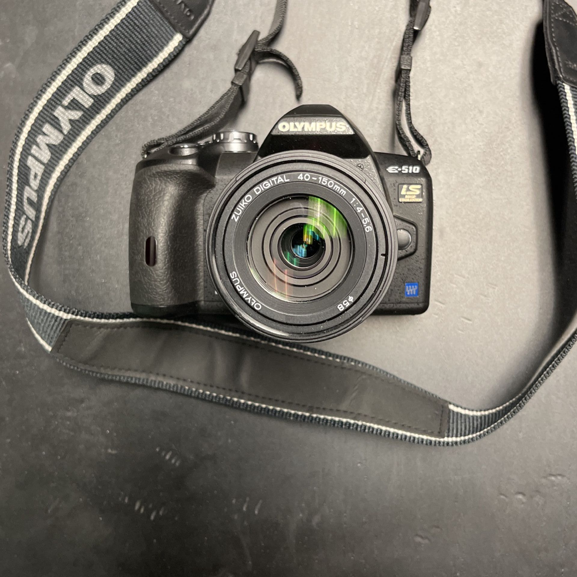 OLYMPUS E510 CAMERA BODY AND 40 150 MM LENS