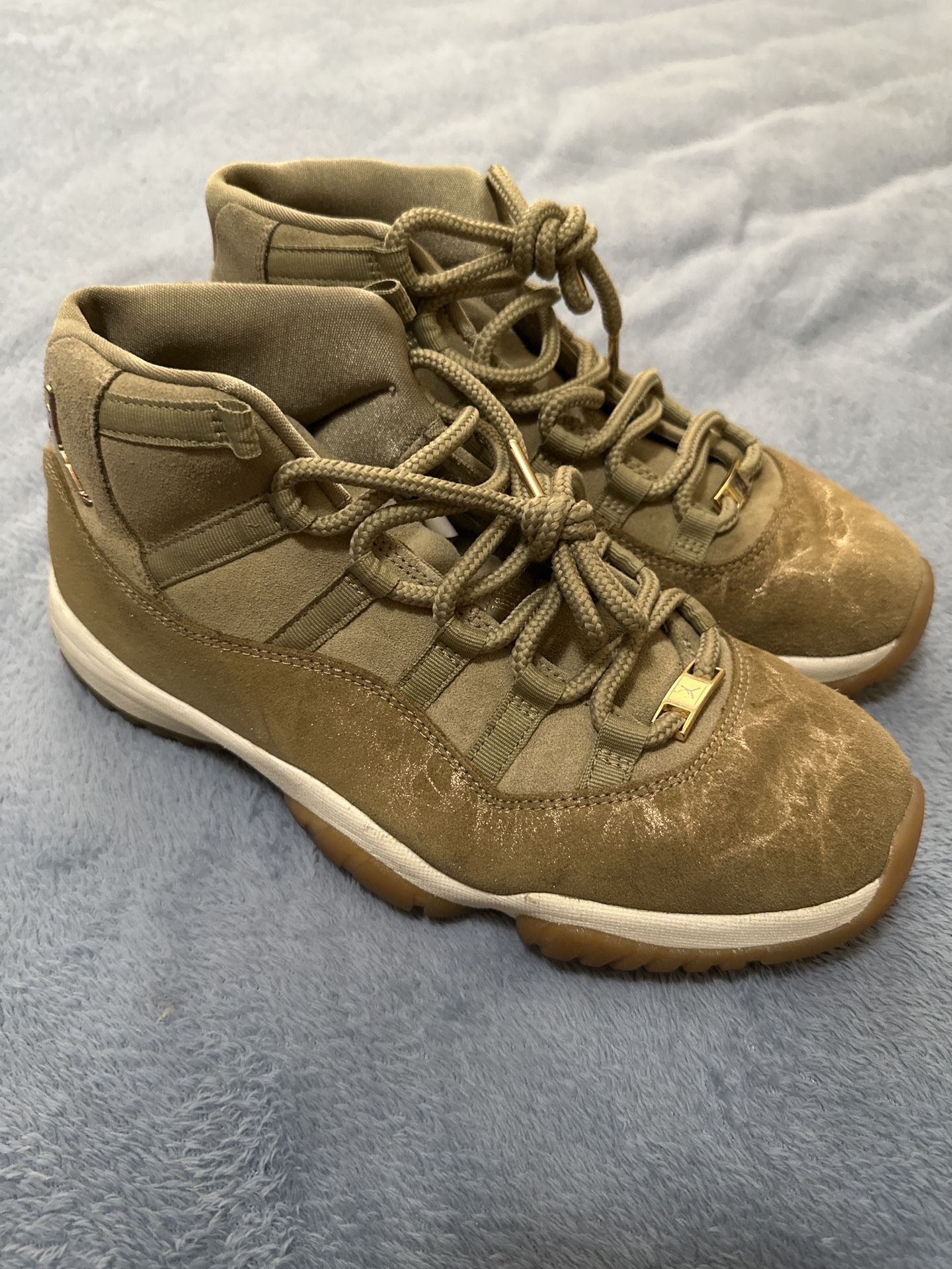 Air Jordan 11 Retro Olive Lux