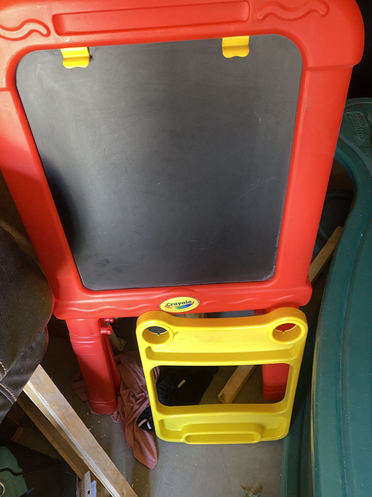 Childs Easle With Chalkboard And Dry Erase