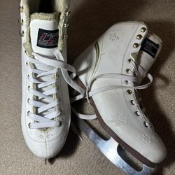 Lake Placid Alpine 800 Figure Ice Skates Women Size 9 by Roller Derby Skating