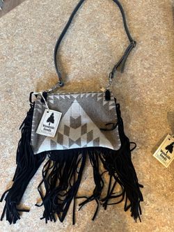 Woman’s woodside goods cross body bags
