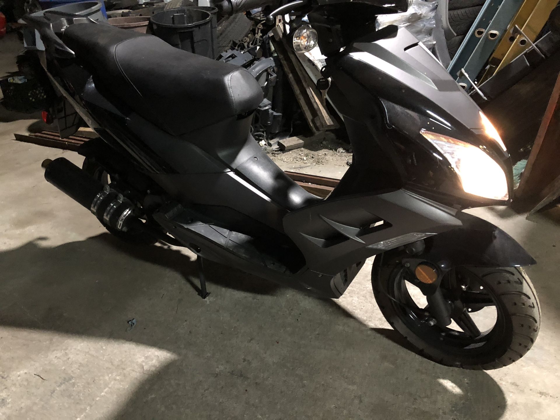 49cc scooter like new, only used a couple times, black Wolf V50 scooter moped For taller riders