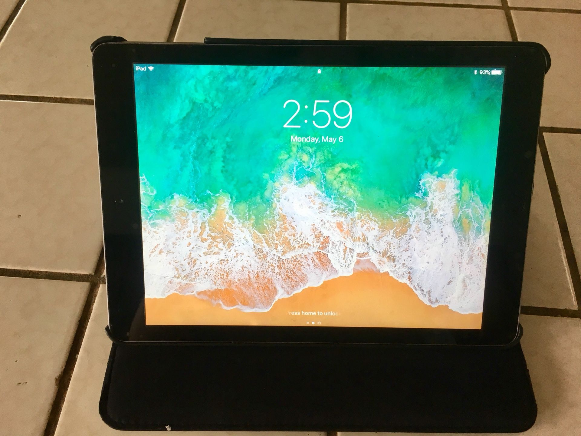 iPad 5th generation w/case