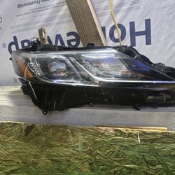 2018 2022 Toyota Camry  Passenger Oem Headlight 
