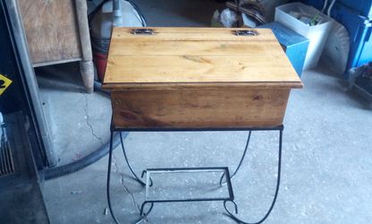 CHILDS DESK
