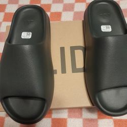 Yeezy Slide Onyx (Size 11)