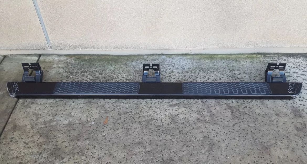 09-22  DODGE RAM RIGHT PASSENGER RUNNING BOARD