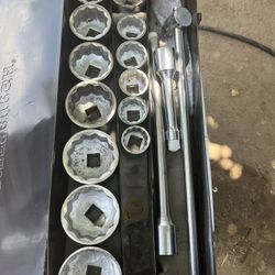 PITTSBURGH 1 in. Drive SAE Jumbo Socket Set