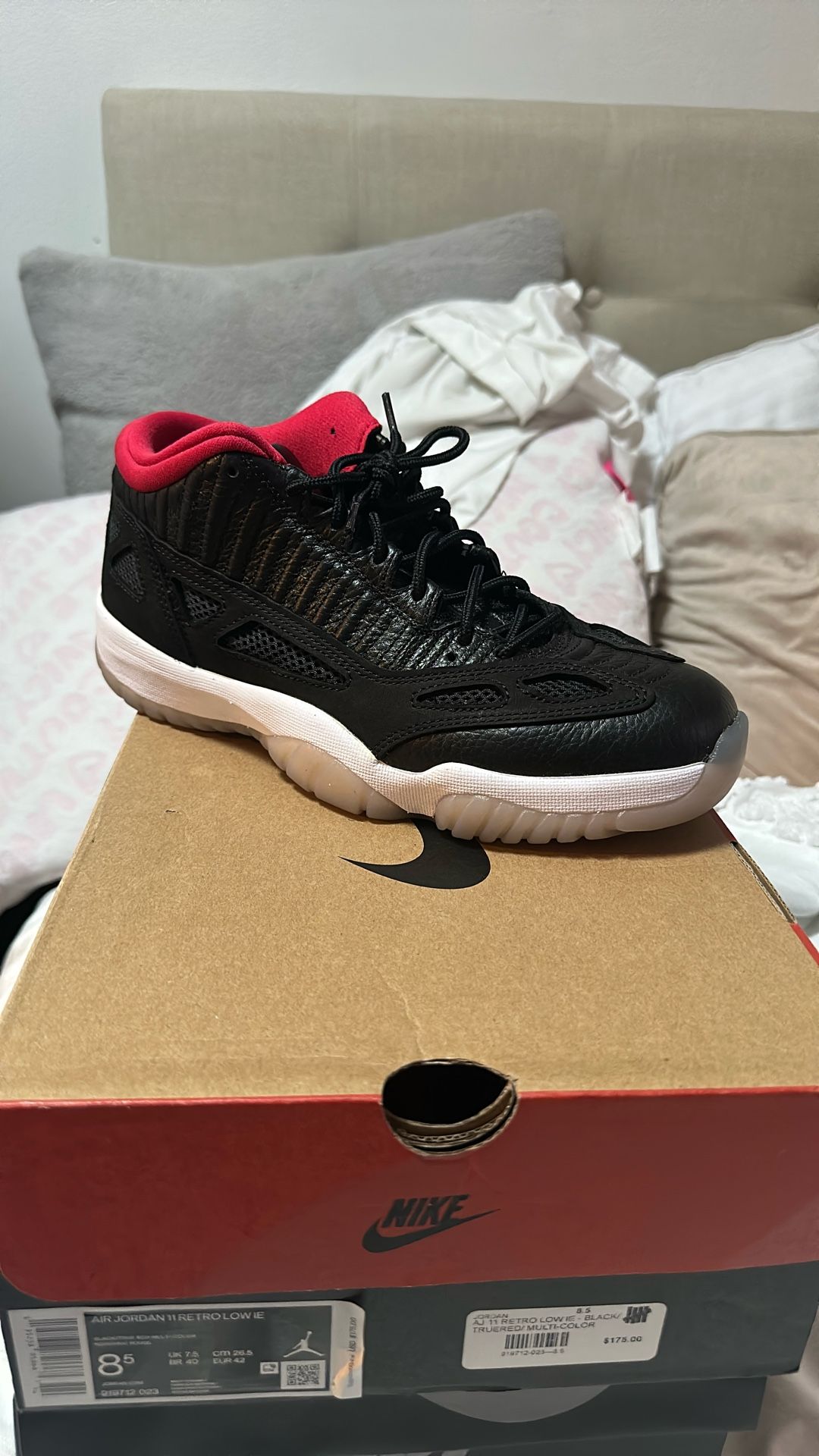 Air Jordan 11 Low IE