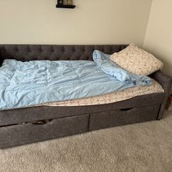 Twin size daybed with mattress