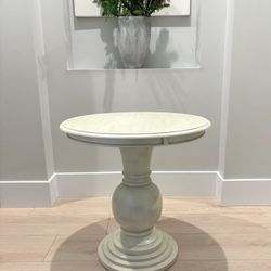 New Powell Adeline Round Accent Table with Cream Finish