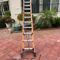 Escalera de 28 pies de fibra de vidrio, casi nueva, muy barata