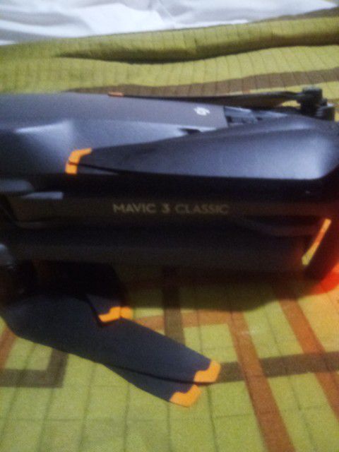 DJI Mavic  3 Classic Drone (NO CONTROLLER)