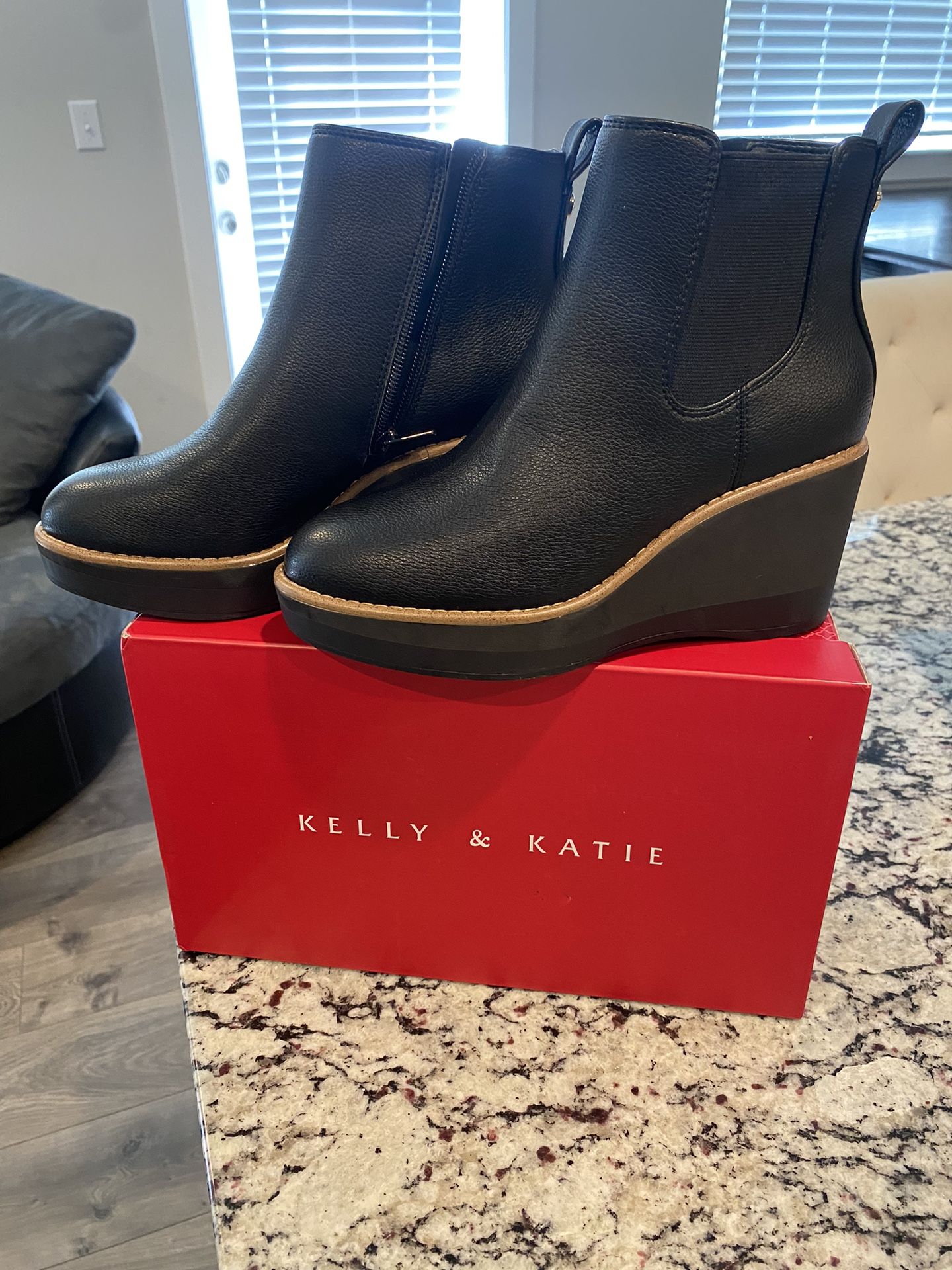 New Kelly & Katie Womens Black Boots Size 6
