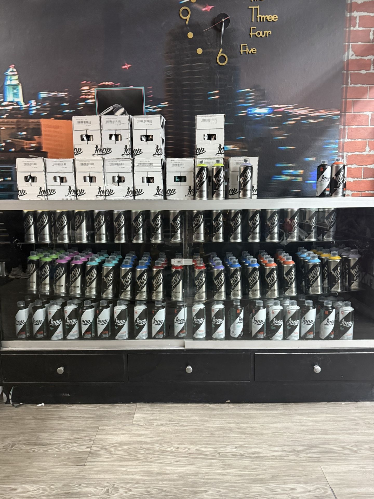 LOOP SPRAY PAINT SPRAY CAN