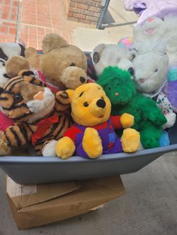 30 gal. Bin of stuff animals