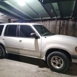1999 Ford Explorer