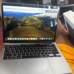 MACBOOK PRO