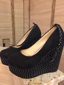Black wedges