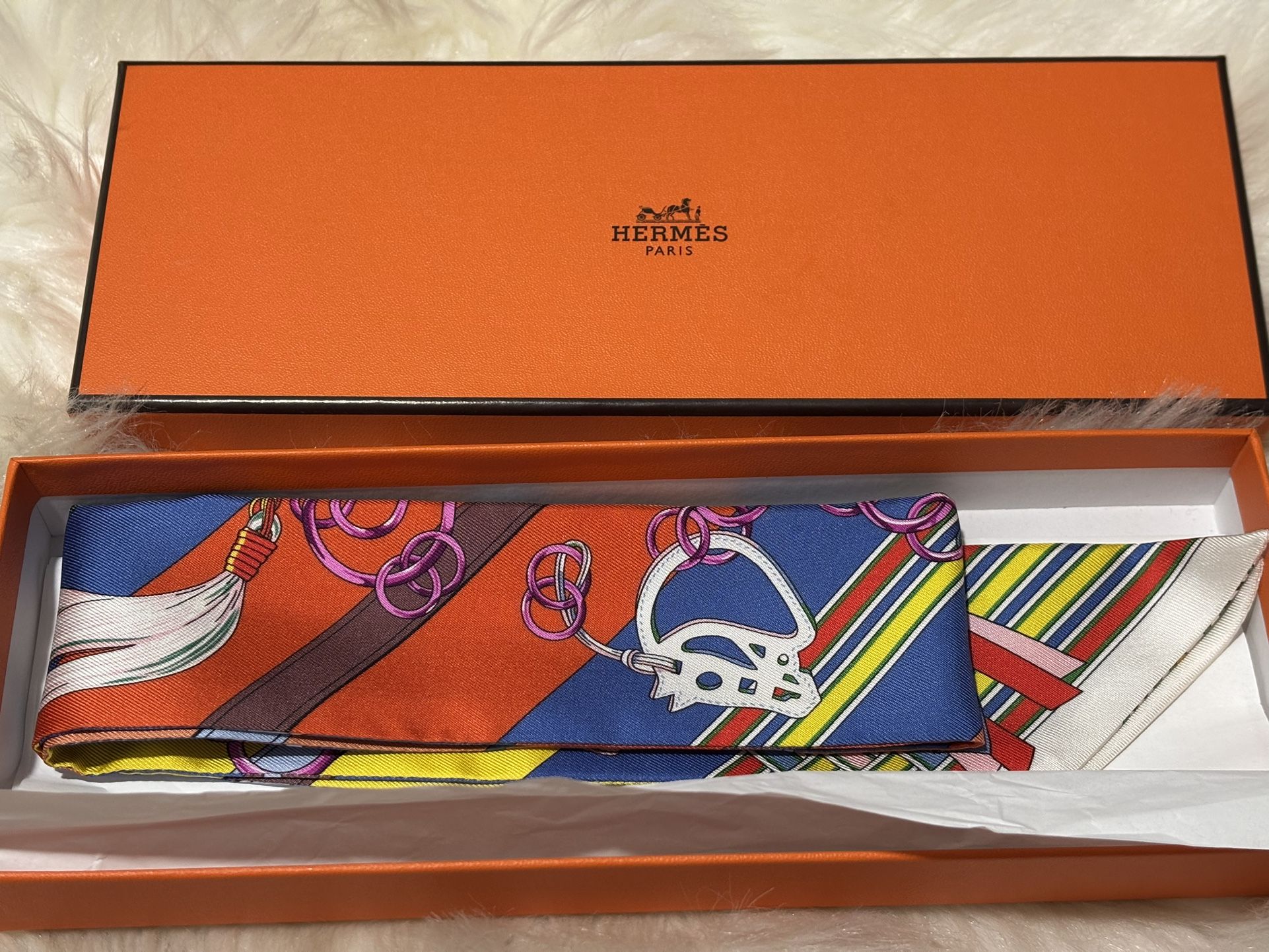 Brand New Authentic Hernes Twilly Scarf Horse Theme Blue Yellow Red Multi Color