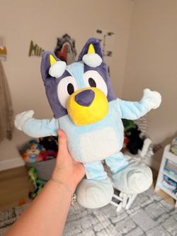 Bluey dance and play