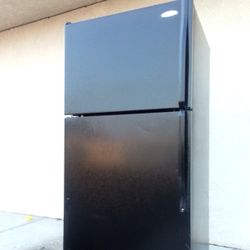Whirlpool Refrigerator Working Perfectly Fine Very Clean I Can Deliver To You 90 Days Warranty 
