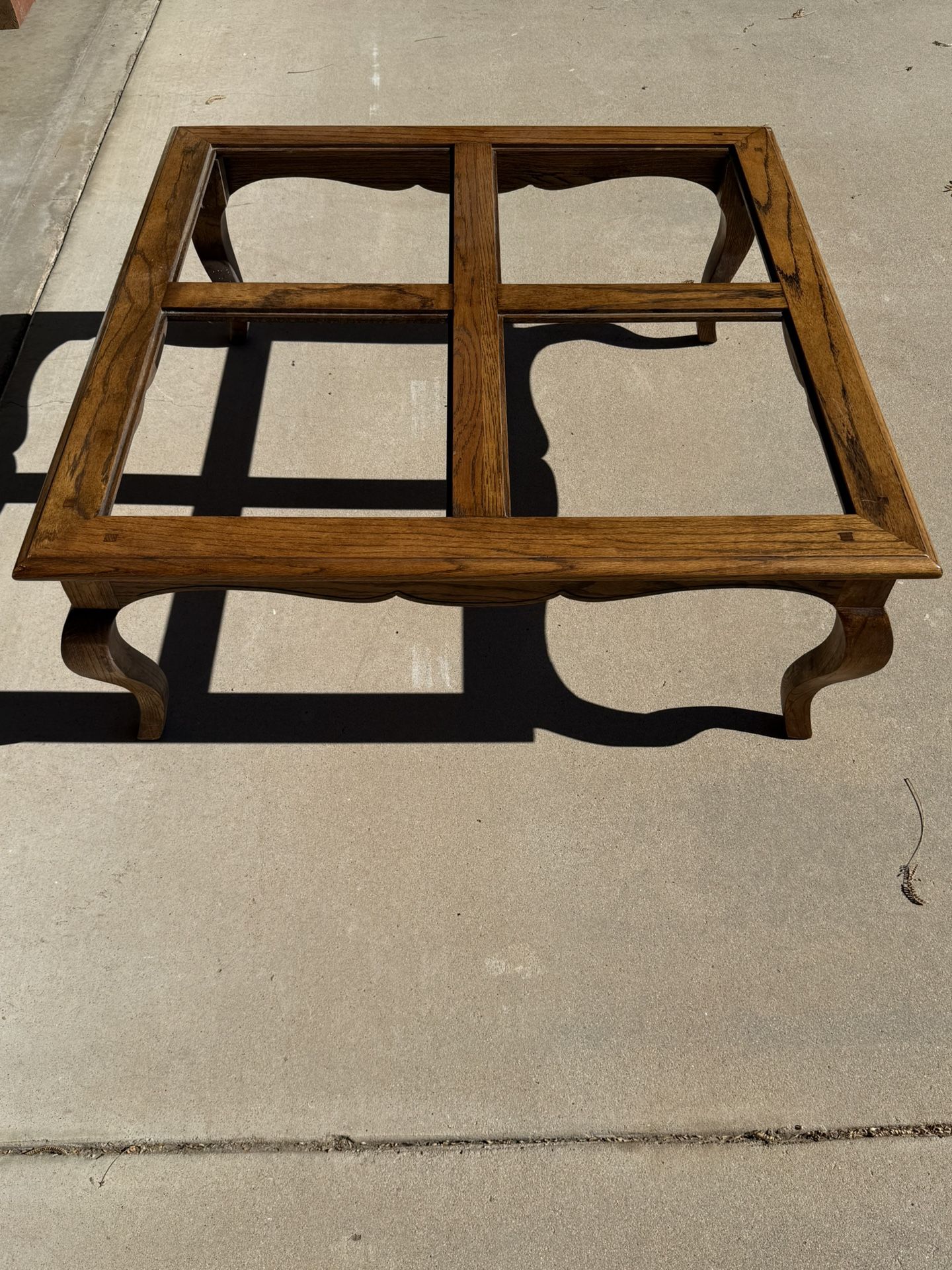 MUST GOOO TODAY!!! BEAUTIFUL!!! Vintage Center Table (Read Description)