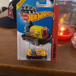 ERROR REAR WHEEL IS BLACK 2014 Hot Wheels #166 HW Race-Track Aces BUMP AROUND Yellow Variant w/Chrome 5 SpBOX2