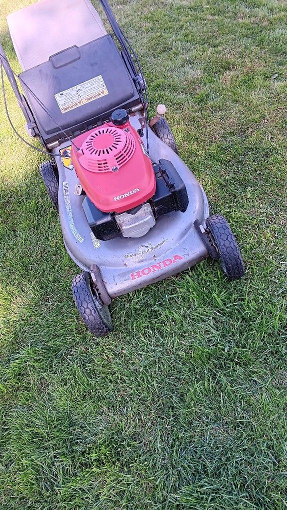 Honda lawn mower. With auto drive and blade Stop. $200.