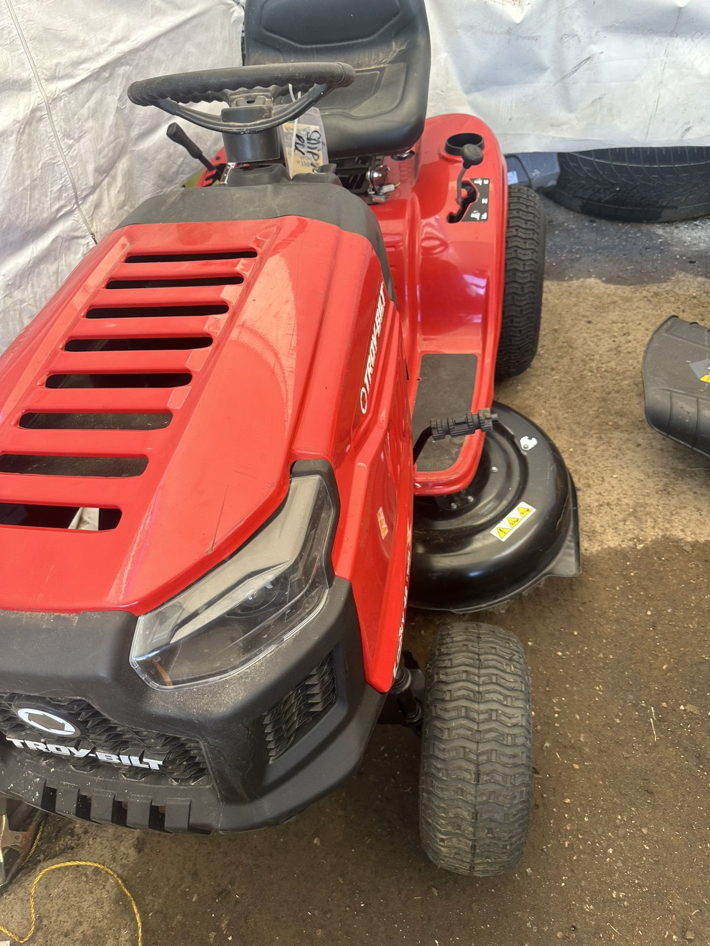 Lawnmower Tractor Troy Bilt. 42