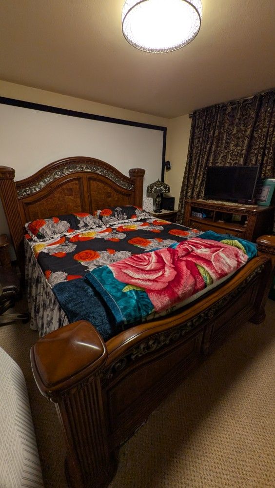 Bedroom Set Real Wood, Excellent Condition