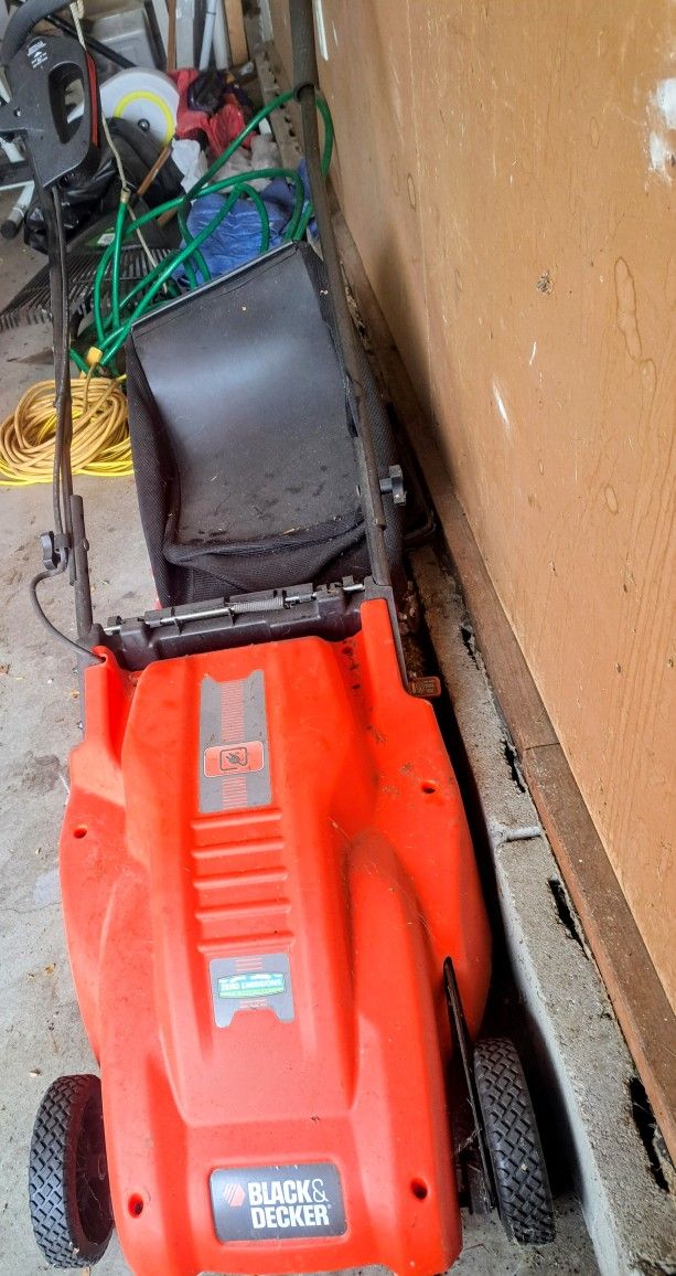 Black & Decker Lawnmower