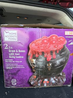 2.5H Grave & Bones LED Giant Oozing Cauldron
