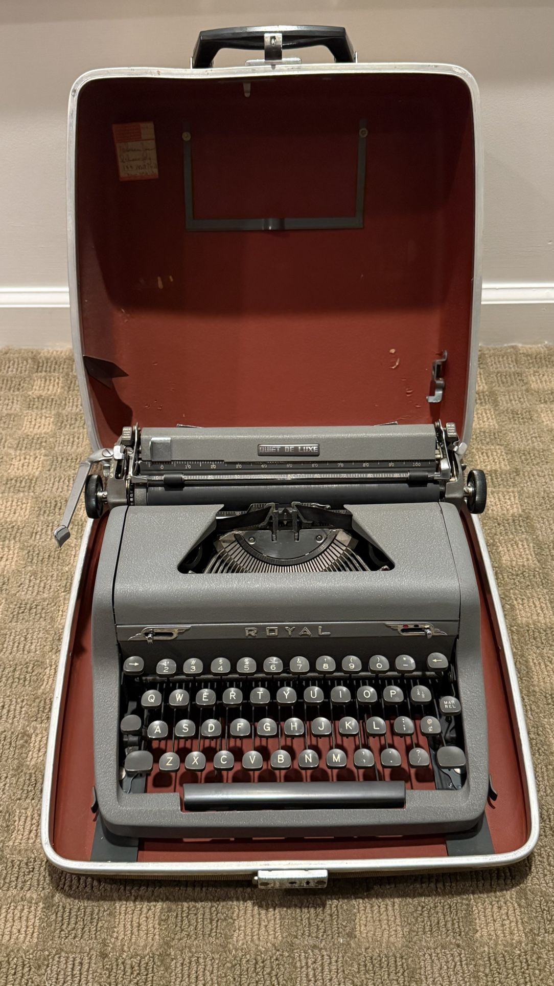 Royal Quite Deluxe Vintage Typewriter 