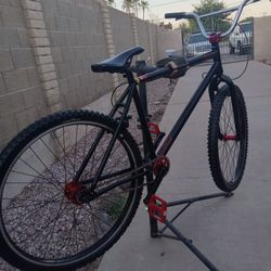 BMX BIKE SPECIALIZED TIRES SIZE 26 VERY GOOD CONDITION READY FOR RIDE 